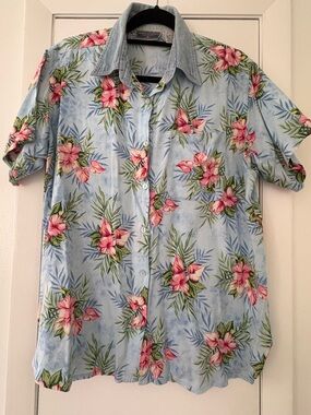 Large Women’s Light Blue Floral Hawaiian Shirt with Pink Flowers, Vintage